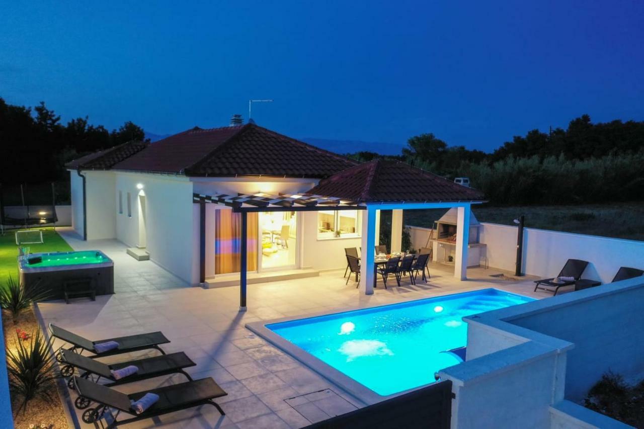 Villas Sabun - Modern House With Heated Pool Privlaka  Eksteriør bilde