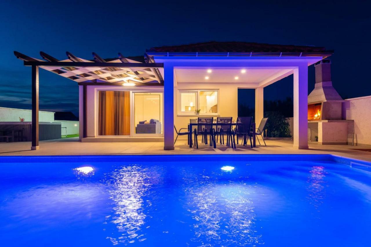 Villas Sabun - Modern House With Heated Pool Privlaka  Eksteriør bilde