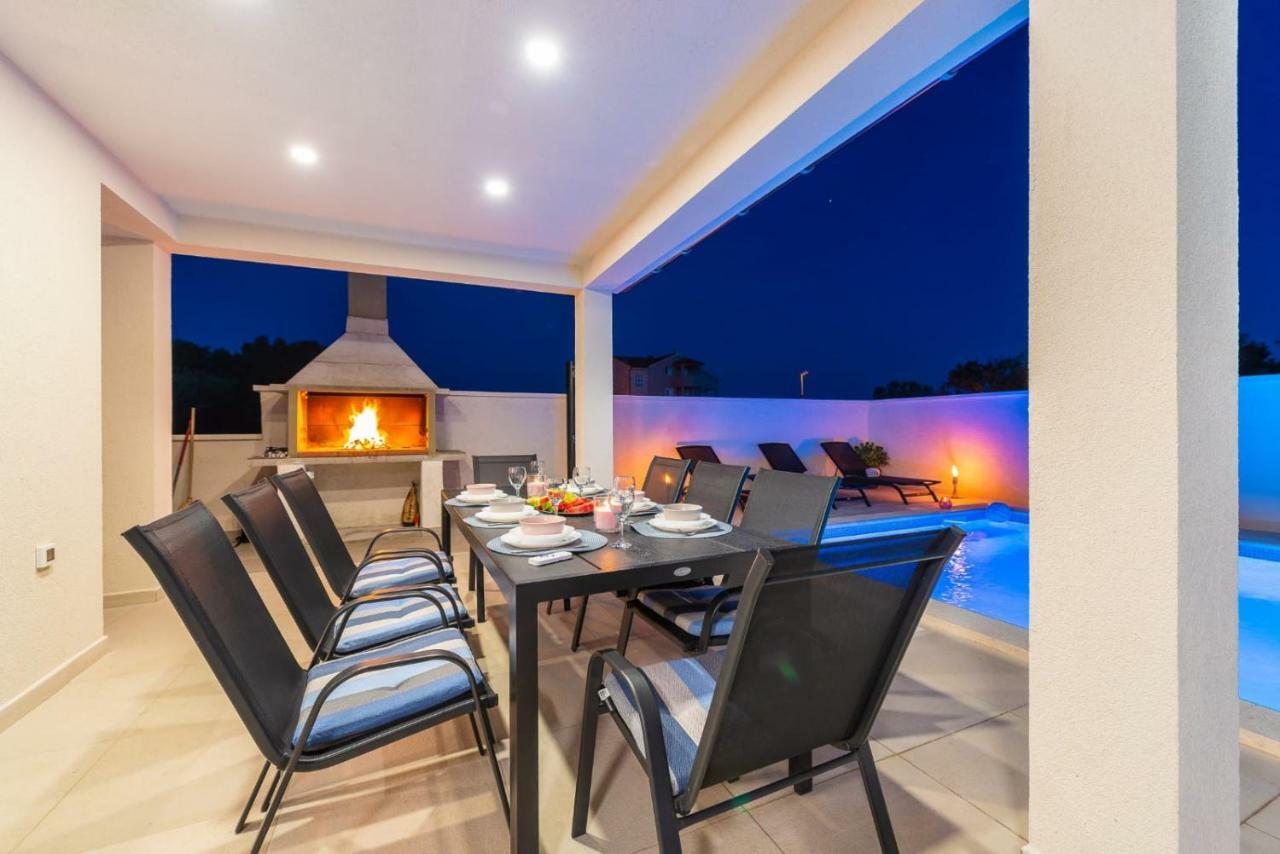 Villas Sabun - Modern House With Heated Pool Privlaka  Eksteriør bilde